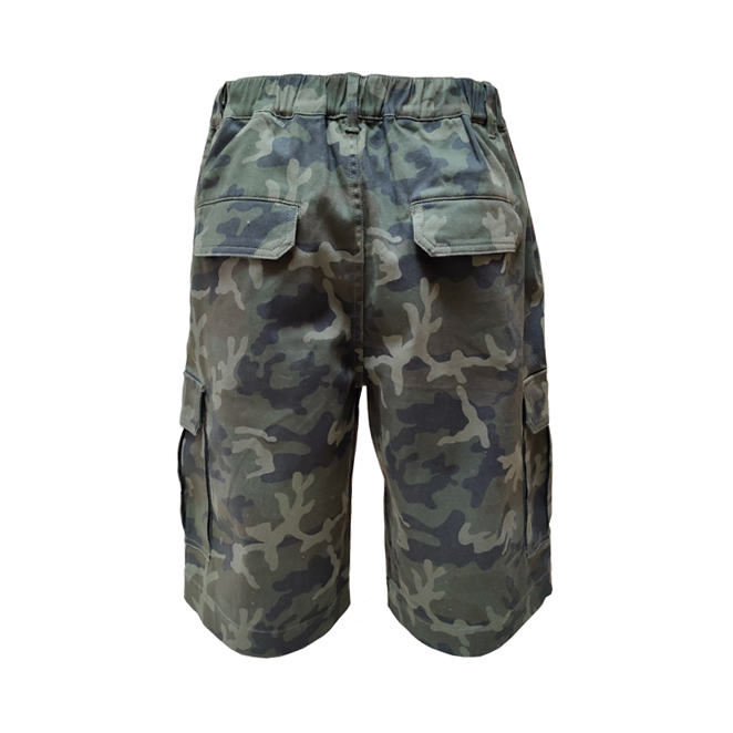 Camouflage cargo shorts with elastic
